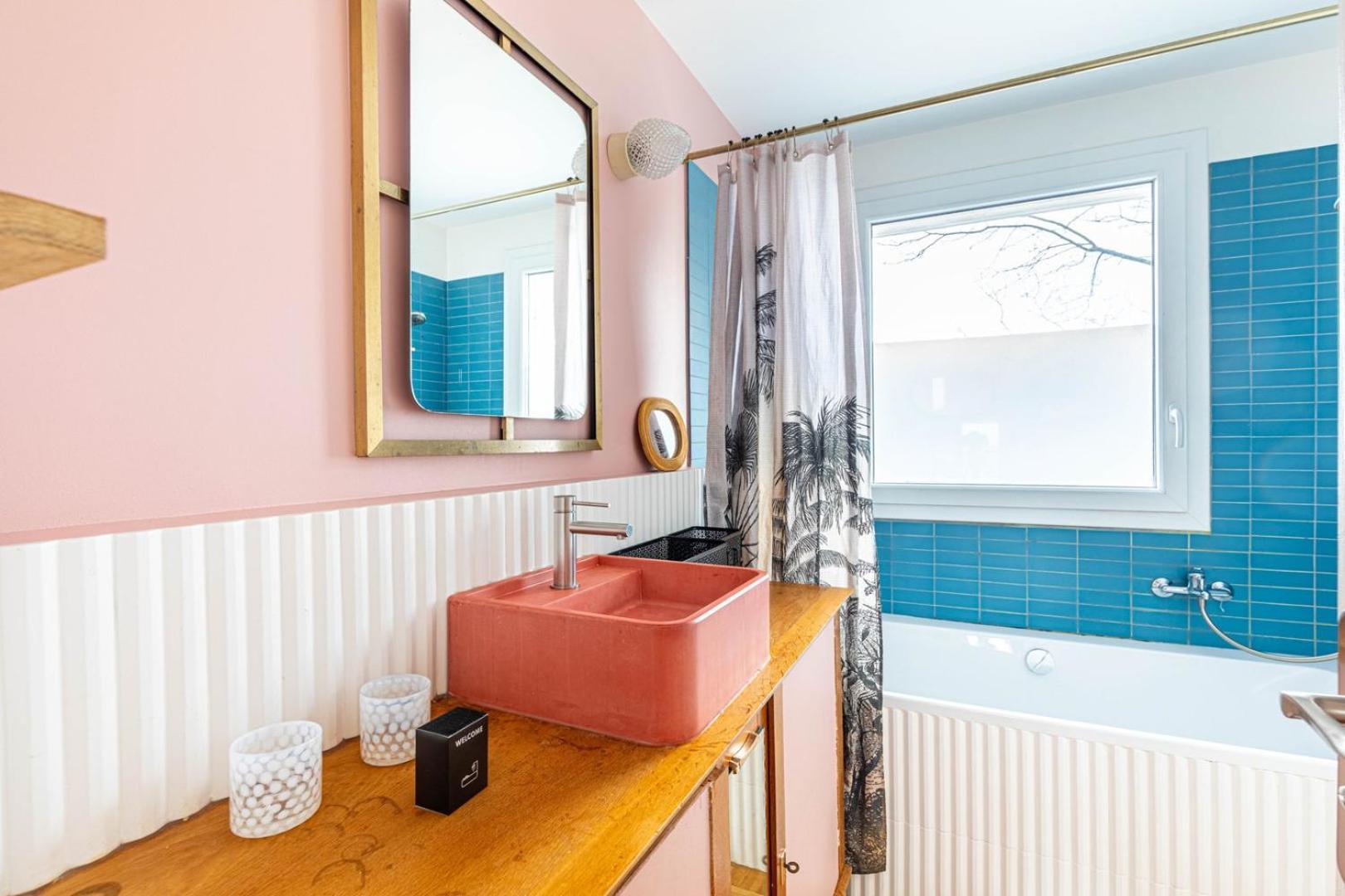 Guestready - Colorful Family Getaway In Belleville Apartment Paris